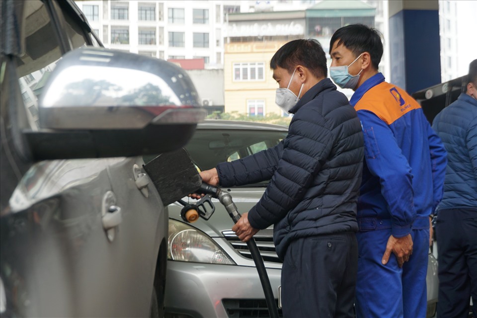 Giá xăng dầu tăng rất mạnh, vượt đỉnh lịch sử