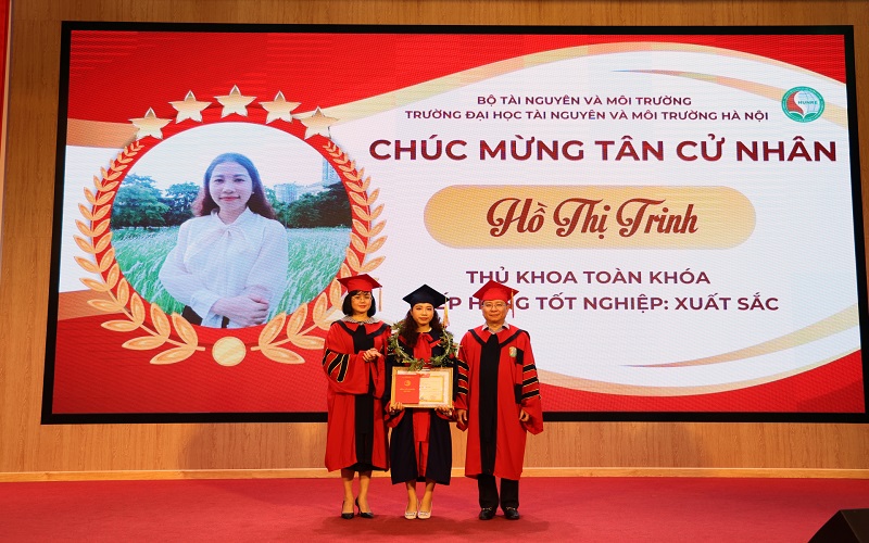 Trường Đại học Tài nguyên và Môi trường Hà Nội đã tổ chức Lễ bế giảng và trao bằng tốt nghiệp năm 2023