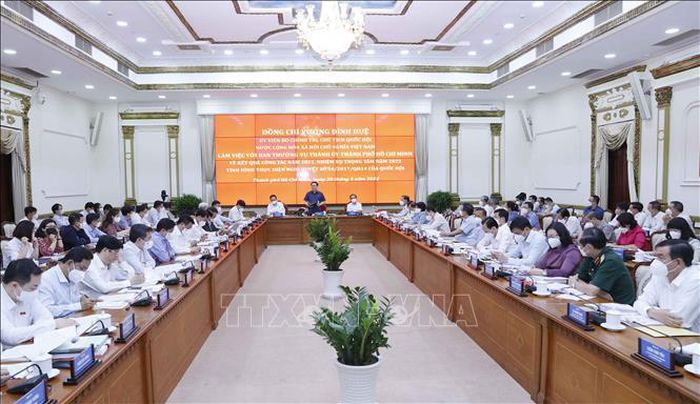 Chủ tịch Quốc hội làm việc với Ban Thường vụ Thành ủy TP Hồ Chí Minh