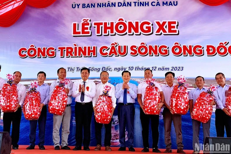 Thông xe 2 công trình giao thông lớn tại Cà Mau