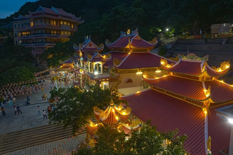 Đại tượng Phật Di Lặc khổng lồ chuẩn bị được khai quang tại núi Bà Đen