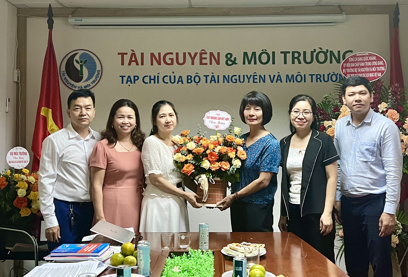 Nhiều đơn vị chúc mừng Tạp chí Tài nguyên và Môi trường nhân Ngày Báo chí cách mạng Việt Nam.