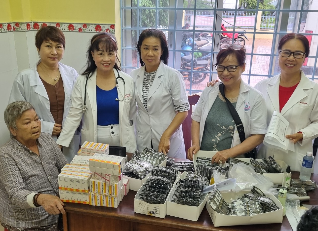 Kiên Giang: Khám sức khoẻ và trao tặng quà cho bà con xã vùng sâu vùng xa nhân Kỷ niệm ngày Thương binh Liệt sĩ