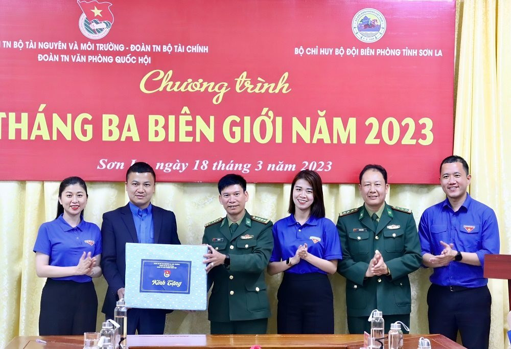 Đoàn Thanh niên Bộ TN&MT hưởng ứng Chương trình Tháng 3 biên giới tại Sơn La