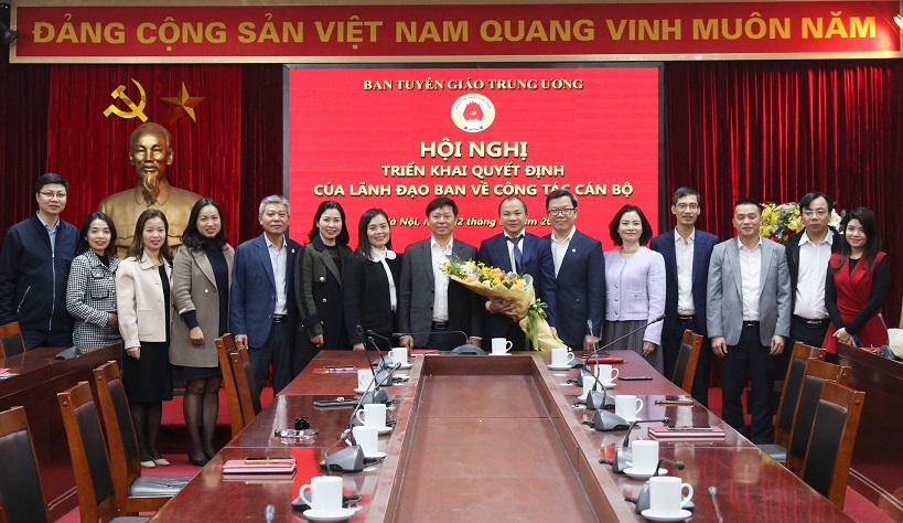 Trao Quyết định bổ nhiệm Phó vụ trưởng Vụ Báo chí - Xuất bản