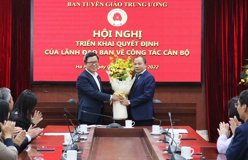 Trao Quyết định bổ nhiệm Phó vụ trưởng Vụ Báo chí - Xuất bản