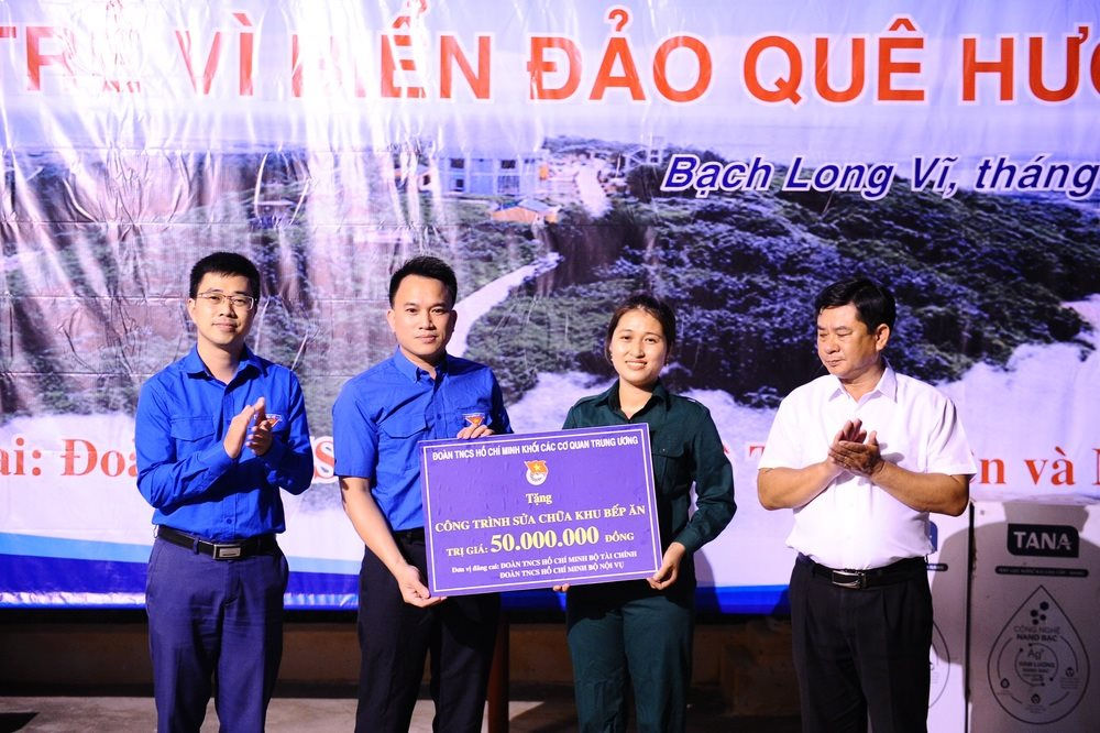 Tuổi trẻ Bộ TN&MT xuất quân hành trình vì biển đảo quê hương 2022