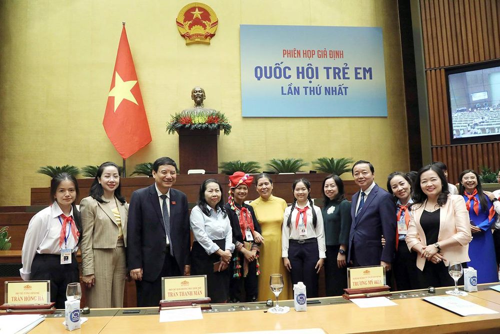 Tiếng nói từ tương lai về những vấn đề phát triển đất nước hôm nay