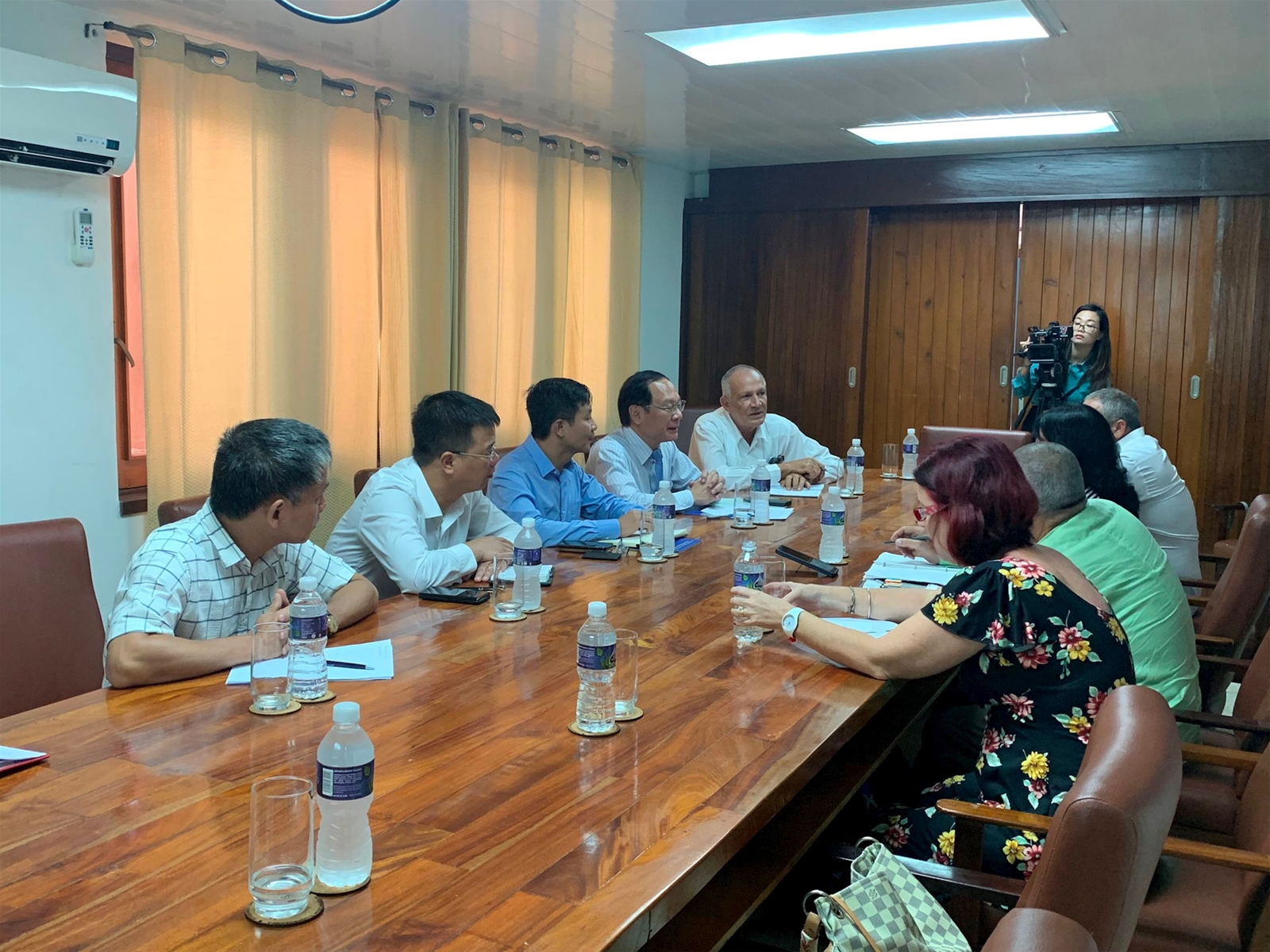 Tăng cường hợp tác với Bộ Khoa học, Công nghệ và Môi trường Cuba trong lĩnh vực khí tượng thủy văn, môi trường và kinh tế tuần hoàn