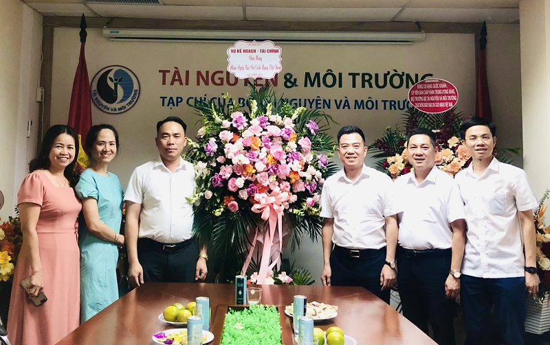 Nhiều đơn vị chúc mừng Tạp chí Tài nguyên và Môi trường nhân Ngày Báo chí cách mạng Việt Nam.