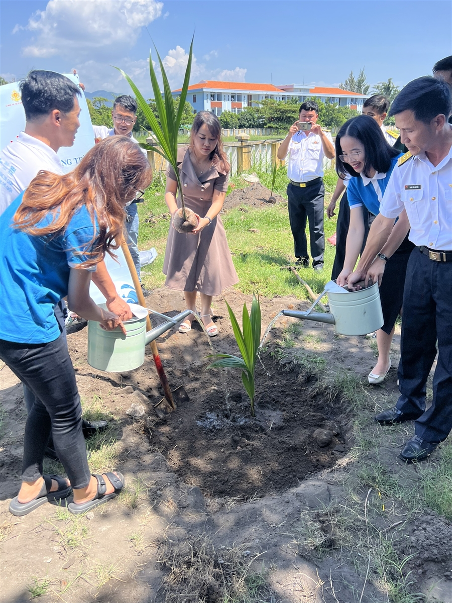 Trường Sa Xanh - Cải tạo môi trường sinh thái nơi đầu sóng