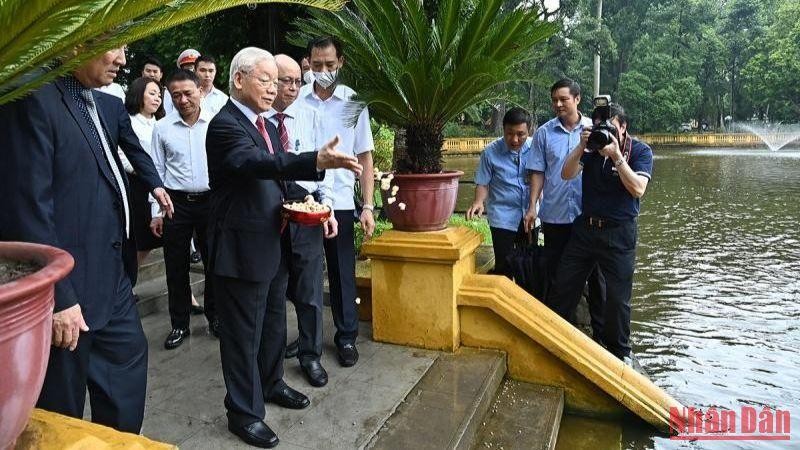 Tổng Bí thư Nguyễn Phú Trọng dâng hương tưởng niệm Chủ tịch Hồ Chí Minh