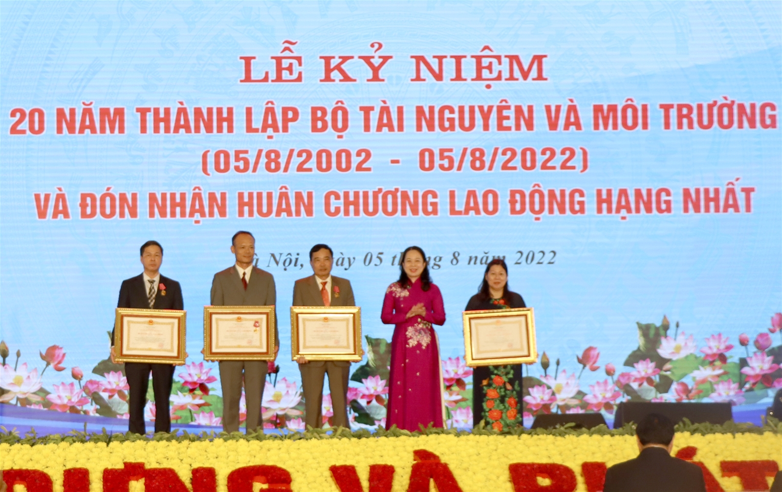 Bộ ảnh Bộ Tài nguyên và Môi trường kỷ niệm 20 năm thành lập và đón nhận Huân chương Lao động hạng Nhất