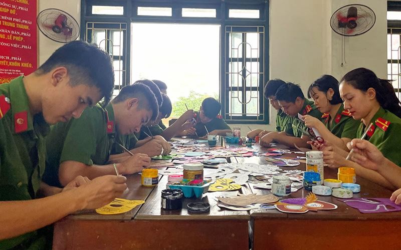 Trung thu ấm áp của những người con lính đảo