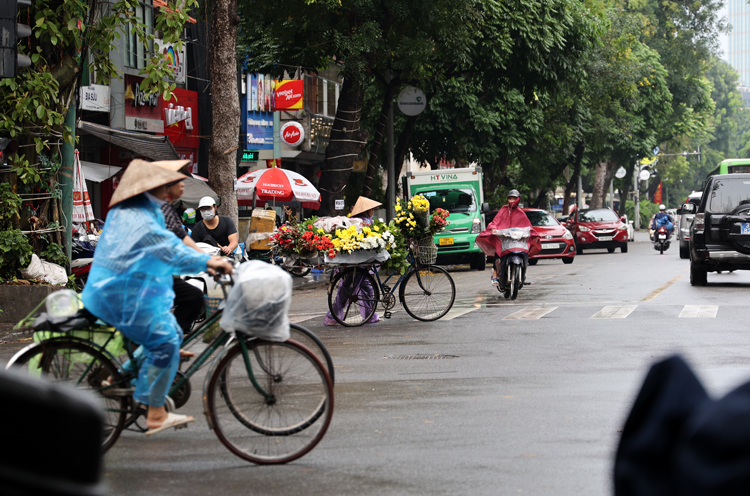 Thời tiết ngày 27/3: Bắc Bộ có mưa rào và dông, Nam Bộ nắng nóng