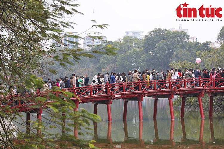 Thời tiết ngày mùng 3 Tết: Bắc Bộ, Trung Bộ trời chuyển rét đậm