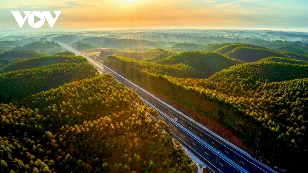 Toàn cảnh Quảng Ninh khánh thành cao tốc Vân Đồn - Móng Cái