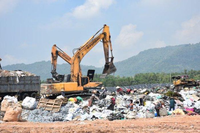 Không để rác ứ đọng trong khu dân cư