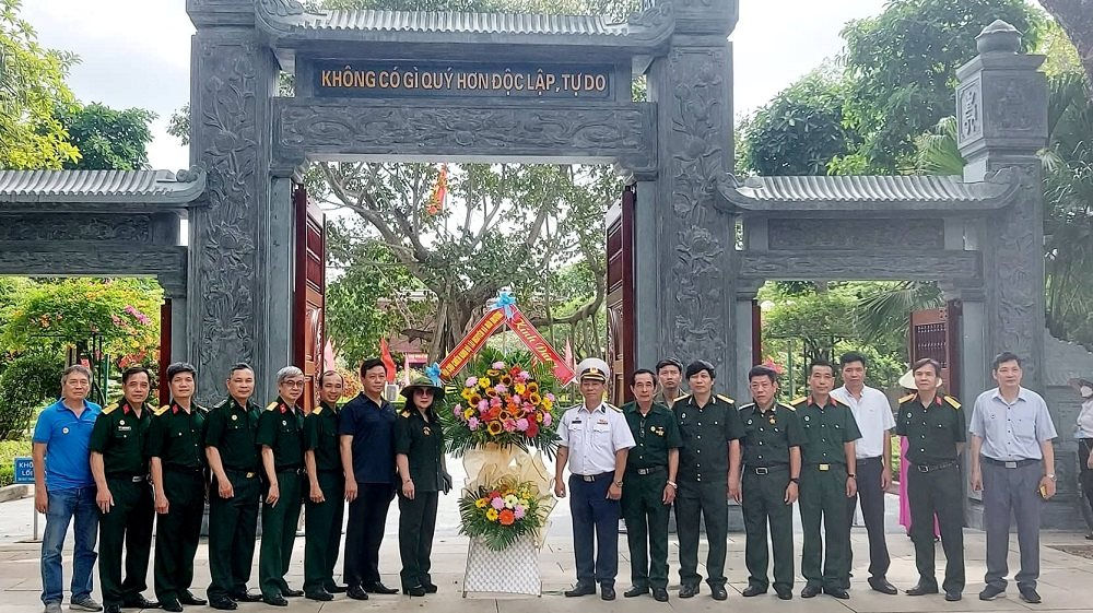 Hội cựu chiến binh Bộ TN&MT hành trình về nguồn tại Khu di tích lịch sử Kim Liên và Ngã ba Đồng Lộc
