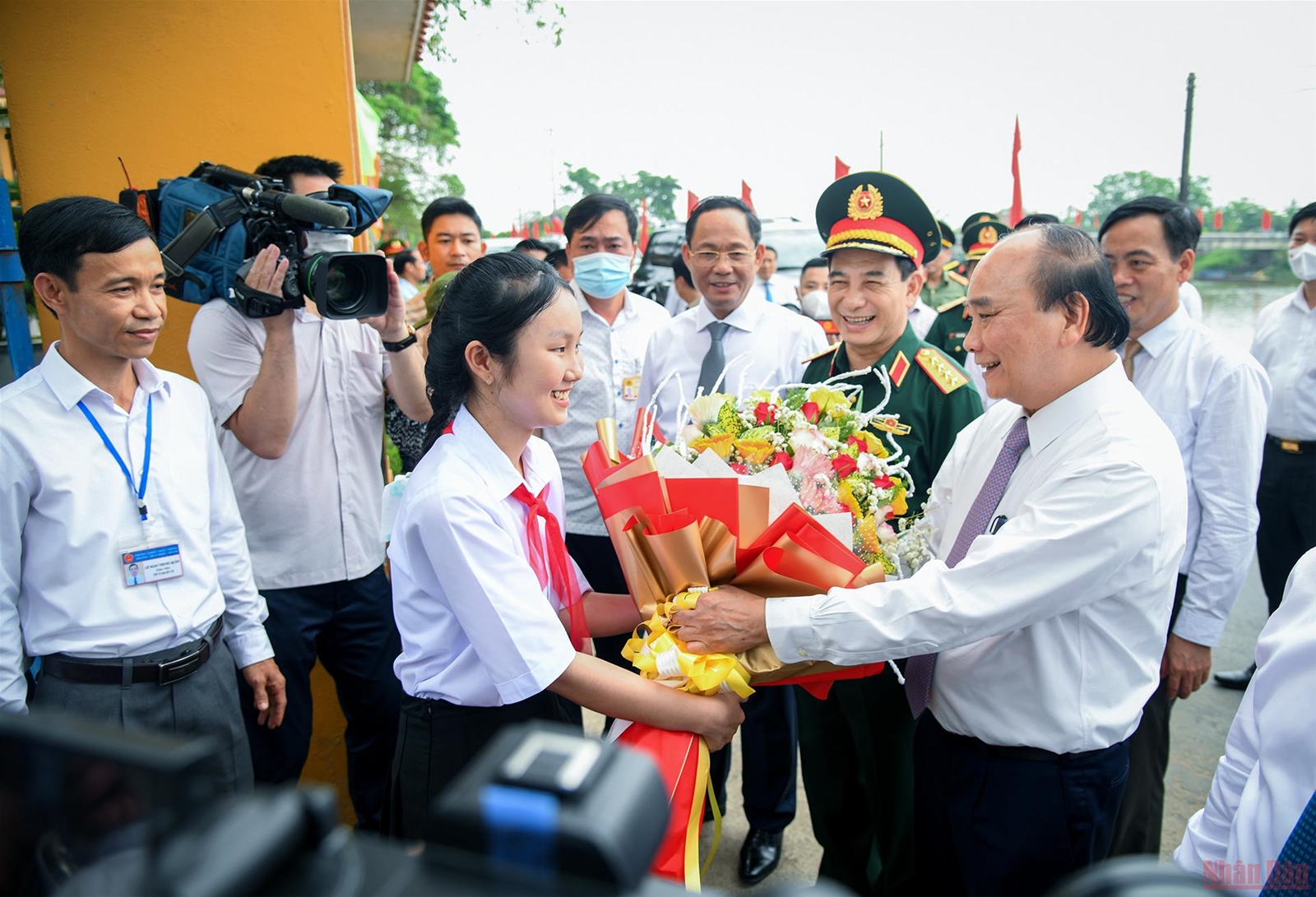 Chủ tịch nước Nguyễn Xuân Phúc dâng hương Thành cổ Quảng Trị và Khu lưu niệm Tổng Bí thư Lê Duẩn