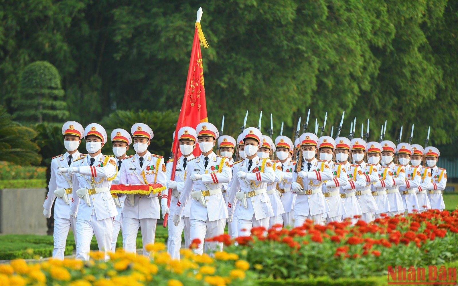 Thiêng liêng nghi lễ thượng cờ mừng Quốc khánh 2/9