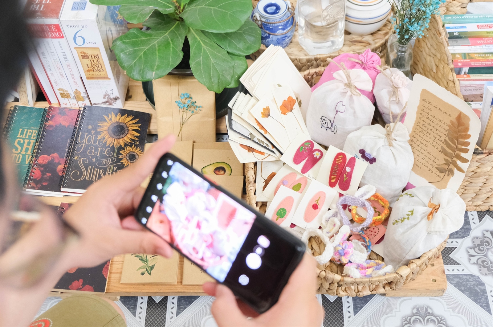 Chợ phiên không rác: Từ sống nhanh sang sống xanh