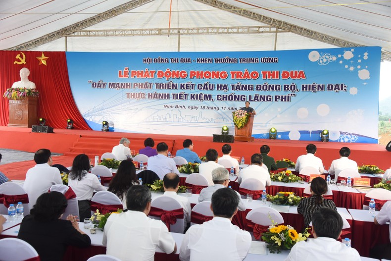 Thủ tướng Phạm Minh Chính dự Lễ phát động Phong trào thi đua đẩy mạnh phát triển kết cấu hạ tầng, chống lãng phí