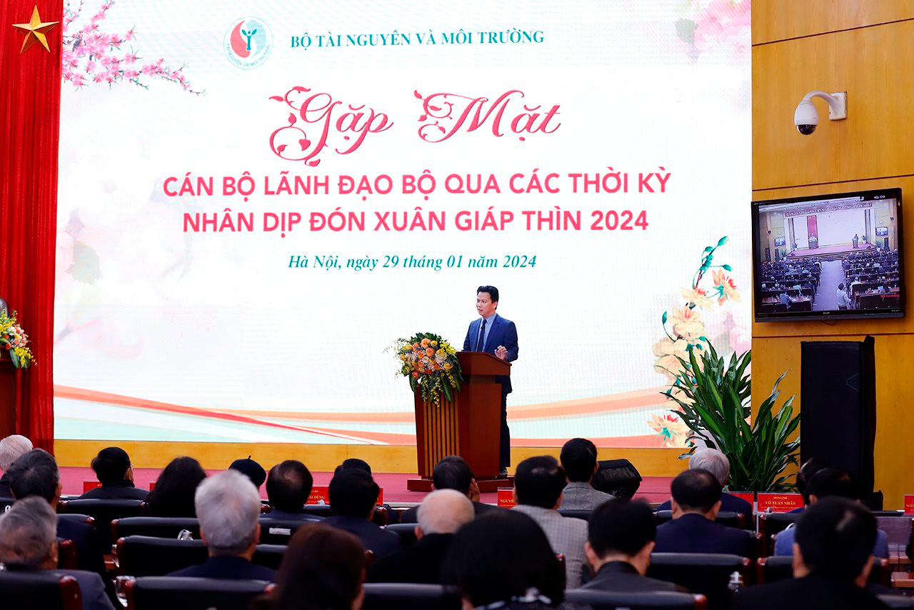 Bộ Tài nguyên và Môi trường gặp mặt cán bộ lãnh đạo qua các thời kỳ nhân dịp đón Xuân Giáp Thìn 2024