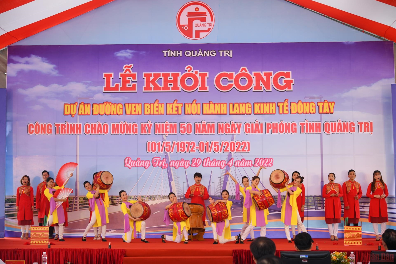 Chủ tịch nước Nguyễn Xuân Phúc dâng hương Thành cổ Quảng Trị và Khu lưu niệm Tổng Bí thư Lê Duẩn