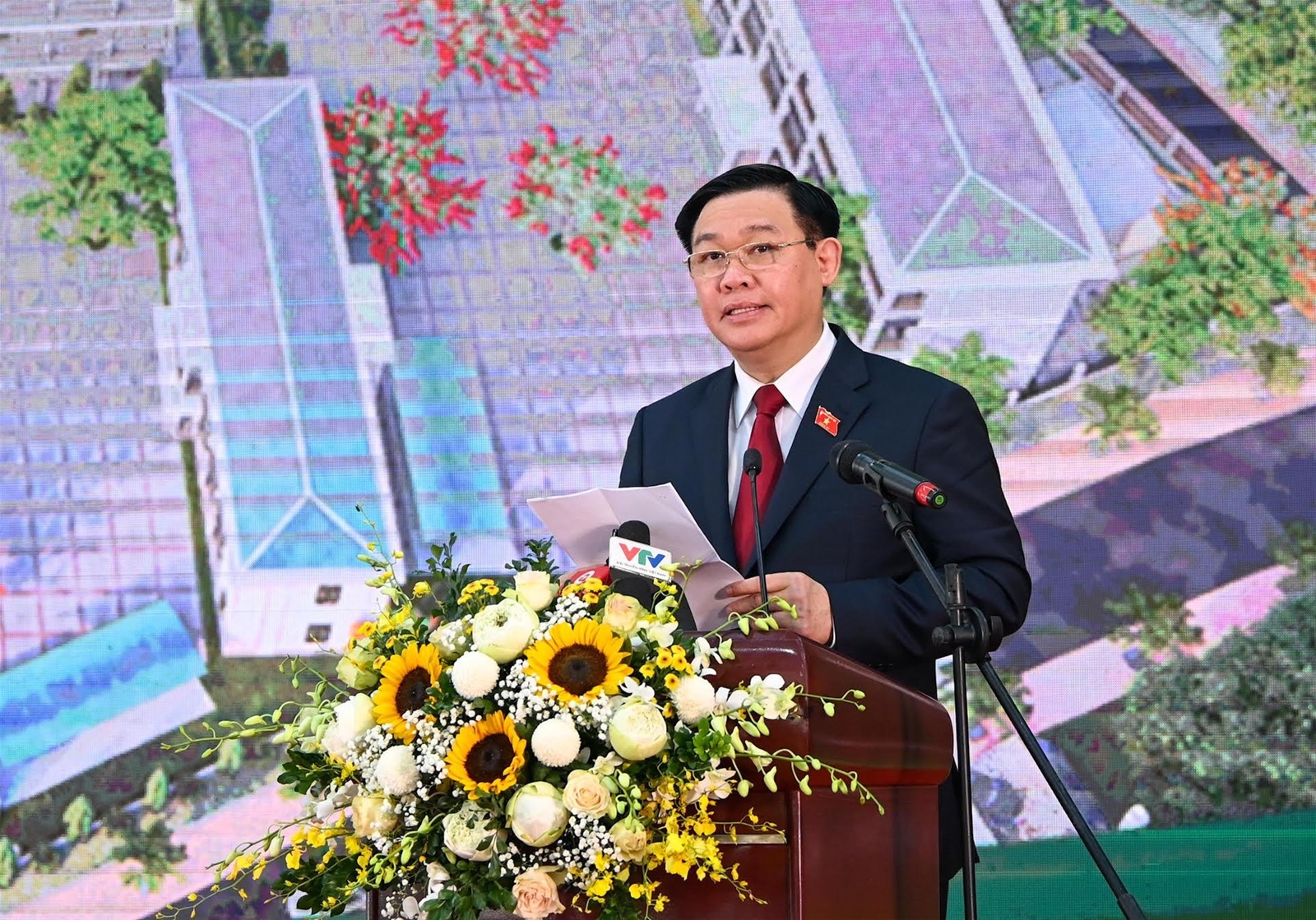 Chủ tịch Quốc hội dự Lễ khánh thành công trình Trường trung học phổ thông Kỳ Sơn