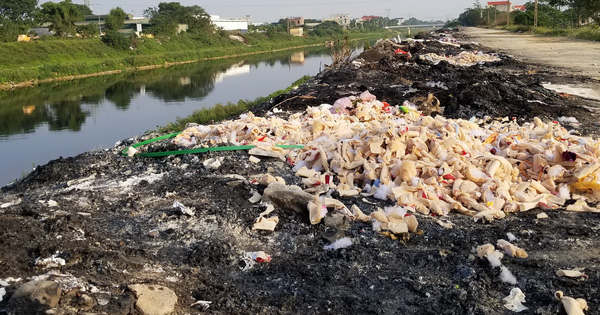 Ngăn chặn tình trạng đổ, đốt rác trên đê sông Nhuệ