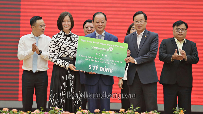 Thủ tướng Phạm Minh Chính dự Lễ tiếp nhận ủng hộ Chương trình Xoá nhà tạm tại Lâm Đồng