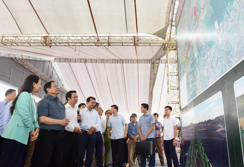 Thủ tướng Phạm Minh Chính dự Lễ phát động Phong trào thi đua đẩy mạnh phát triển kết cấu hạ tầng, chống lãng phí