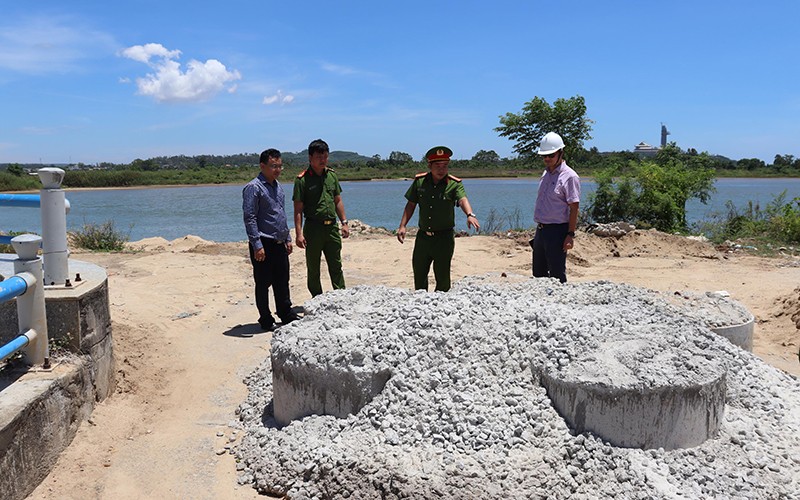 Ngăn chặn nạn khai thác cát trái phép ở Quảng Ngãi