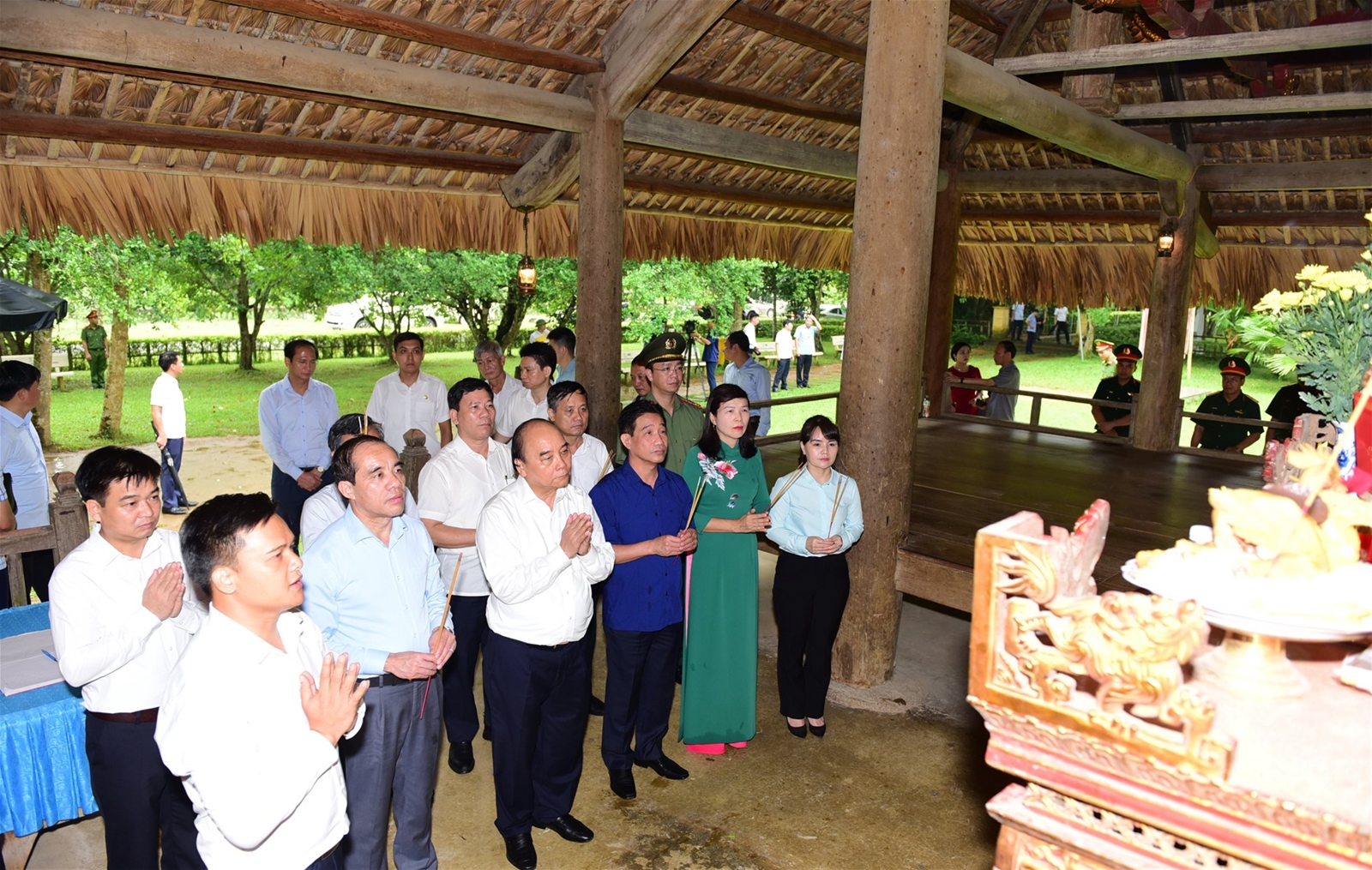 Chủ tịch nước dâng hương tưởng nhớ Chủ tịch Hồ Chí Minh tại Khu di tích Quốc gia đặc biệt Tân Trào