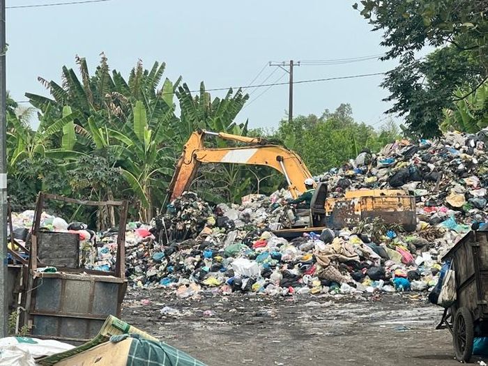 Ngán ngẩm với bãi tập kết rác