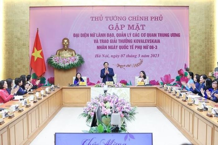 Thủ tướng gặp mặt đại diện nữ lãnh đạo, quản lý các cơ quan Trung ương và trao giải thưởng Kovalevskaia