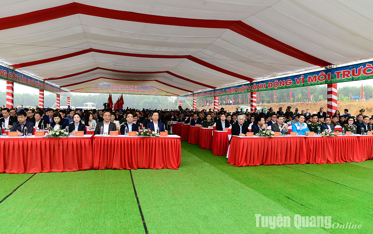 Đồng chí Võ Văn Thưởng, Ủy viên Bộ Chính trị, Chủ tịch nước dự Lễ phát động Tết trồng cây Xuân Giáp Thìn 2024 tại Tuyên Quang