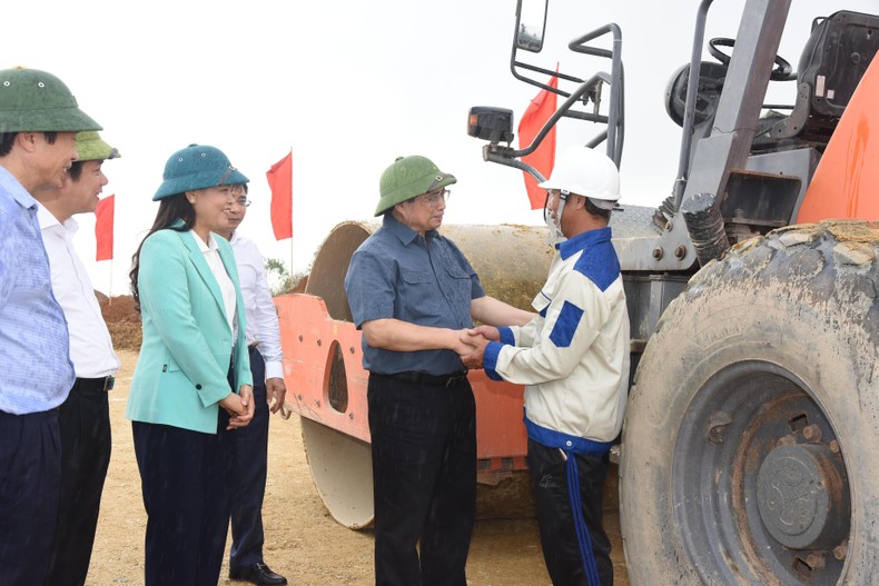 Thủ tướng Phạm Minh Chính dự Lễ phát động Phong trào thi đua đẩy mạnh phát triển kết cấu hạ tầng, chống lãng phí