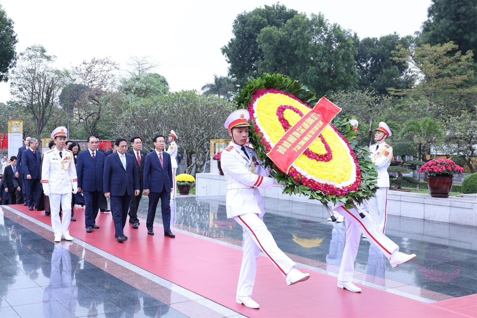 Lãnh đạo Đảng, Nhà nước vào Lăng viếng Chủ tịch Hồ Chí Minh nhân dịp Tết Nguyên đán 2024