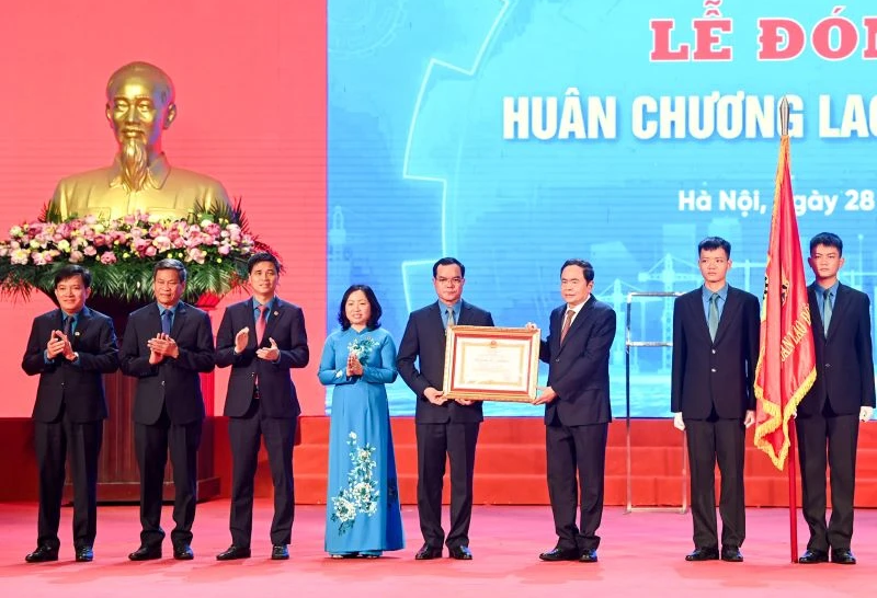 Công đoàn Việt Nam gắn bó máu thịt, hết lòng phấn đấu vì quyền lợi giai cấp công nhân