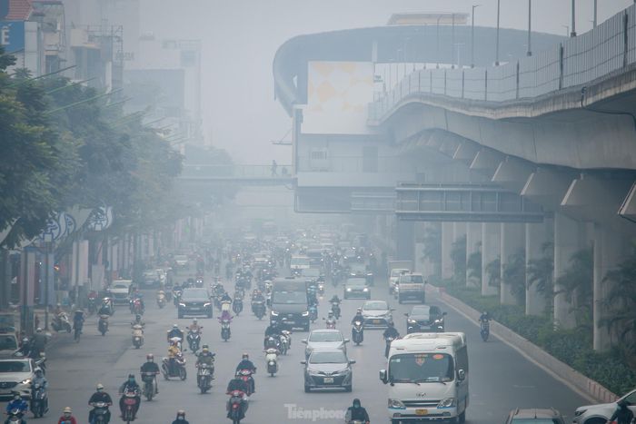 Chỉ số ô nhiễm ở mức xấu, Hà Nội mù mịt trong làn sương trắng dày đặc