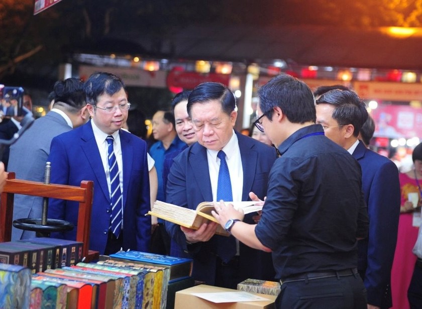 Bắc Giang: Trao tặng hai 
