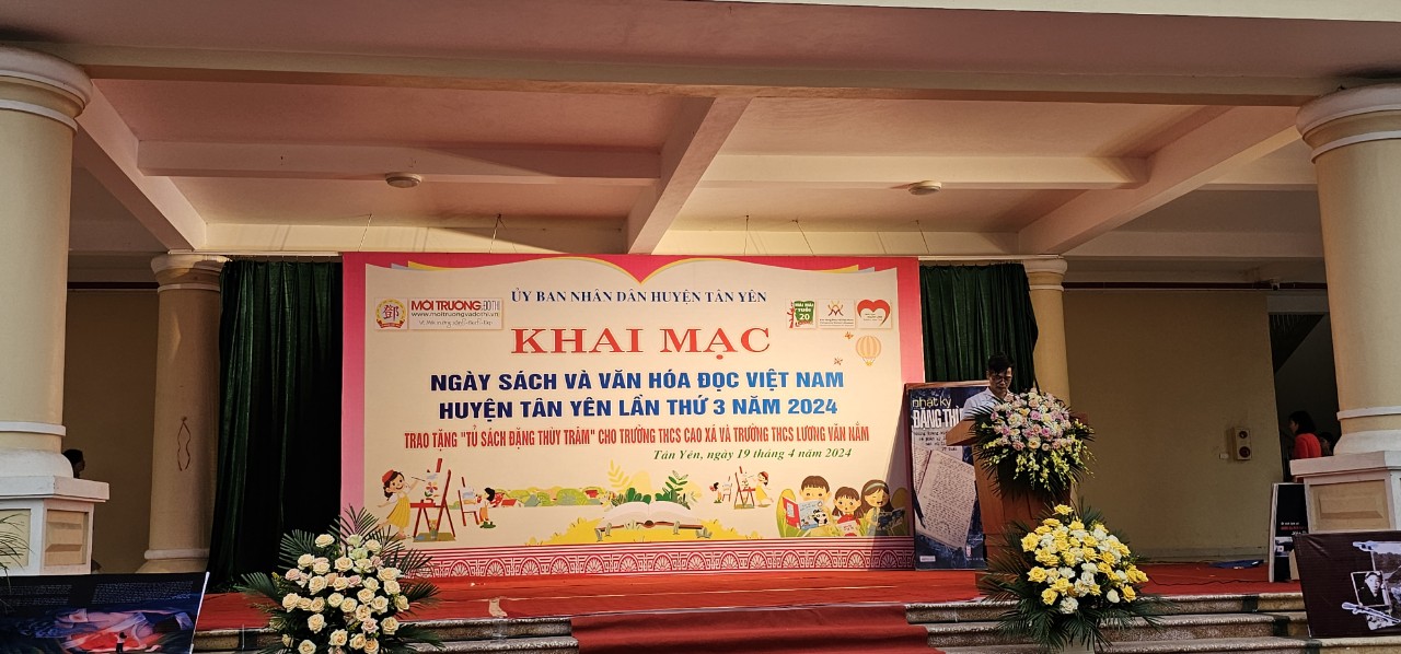 Bắc Giang: Trao tặng hai 