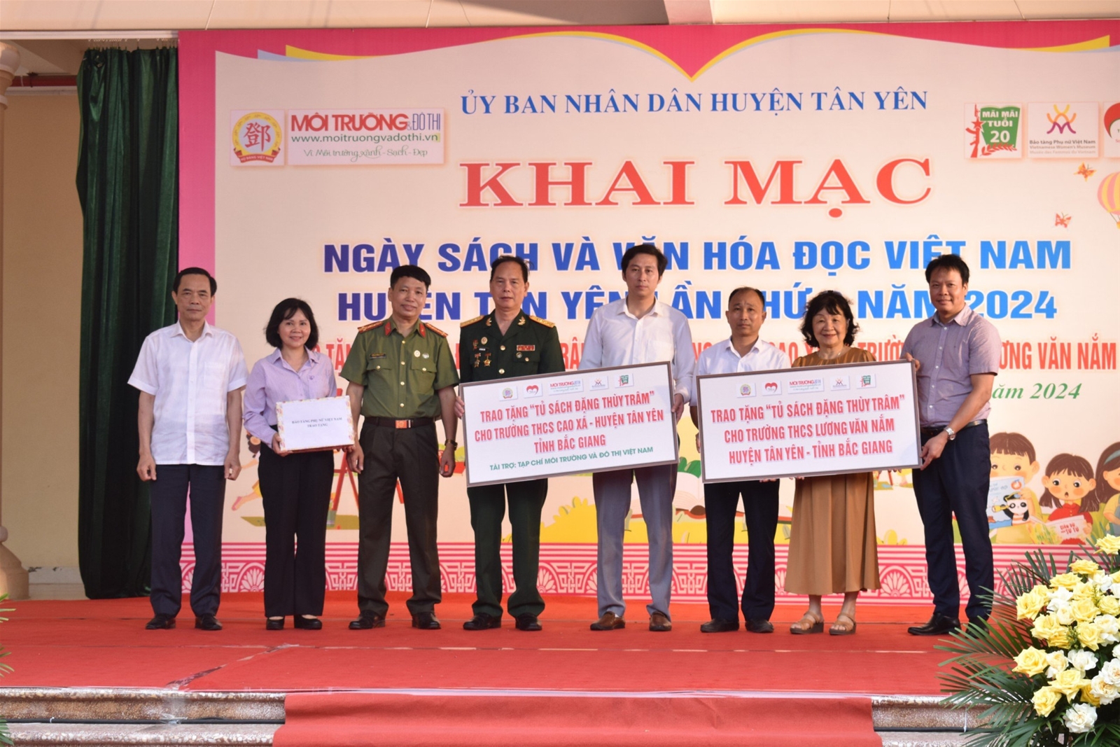 Bắc Giang: Trao tặng hai 