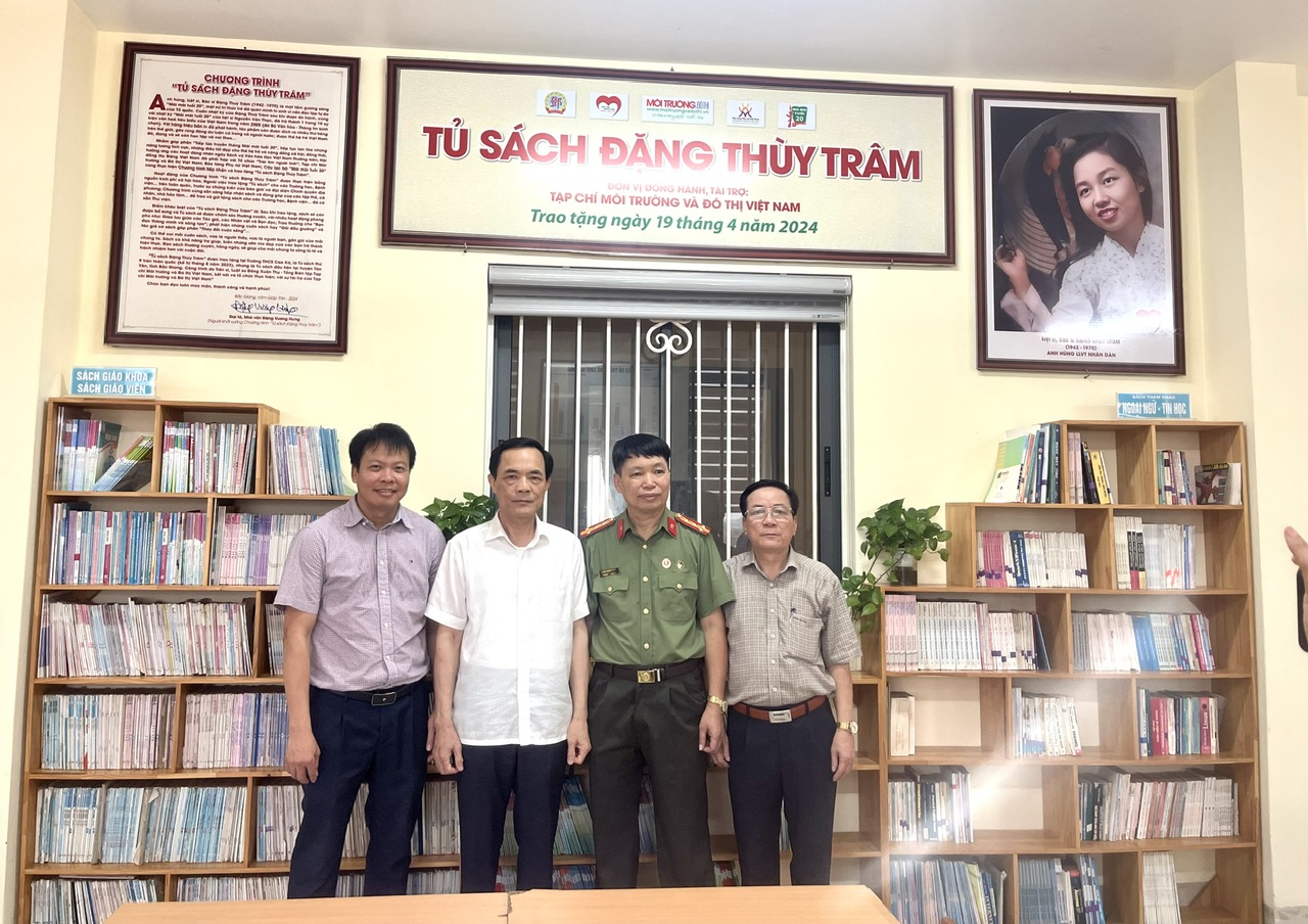 Bắc Giang: Trao tặng hai 