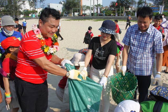 600 người nhặt rác hưởng ứng Ngày hội môi trường