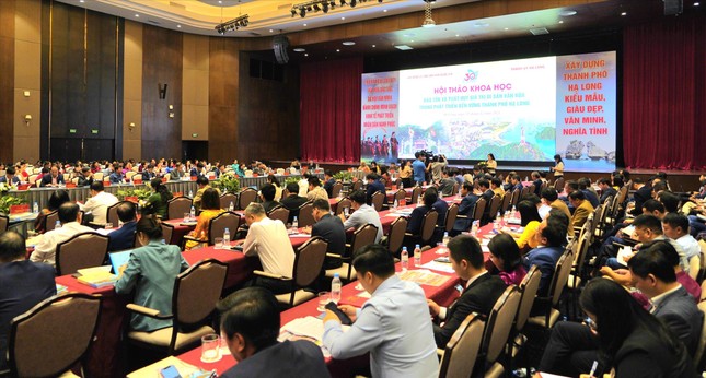 Hiến kế bảo tồn giá trị di sản vịnh Hạ Long