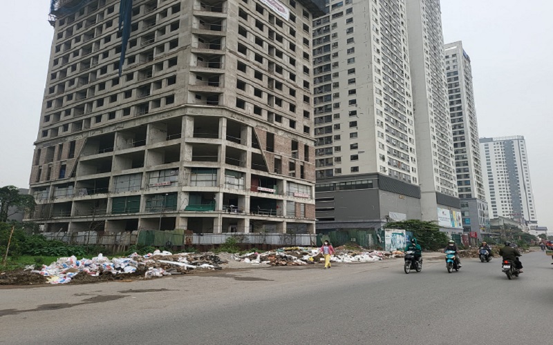 Hà Nội: Ngang nhiên đổ trộm phế thải bừa bãi tại xóm Tháp, Nam Từ Liêm