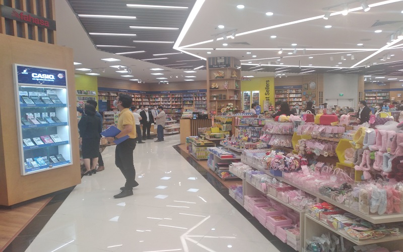 Tưng bừng khai trương nhà sách FAHASA Long Biên